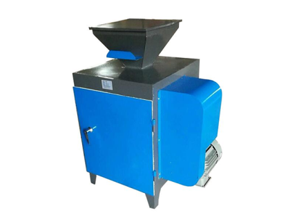 Laboratorní elektrický expanzní stroj